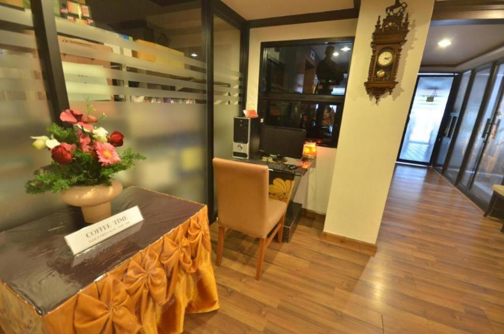 The Heritage Sathorn Suite Hotel Bangkok Exteriör bild