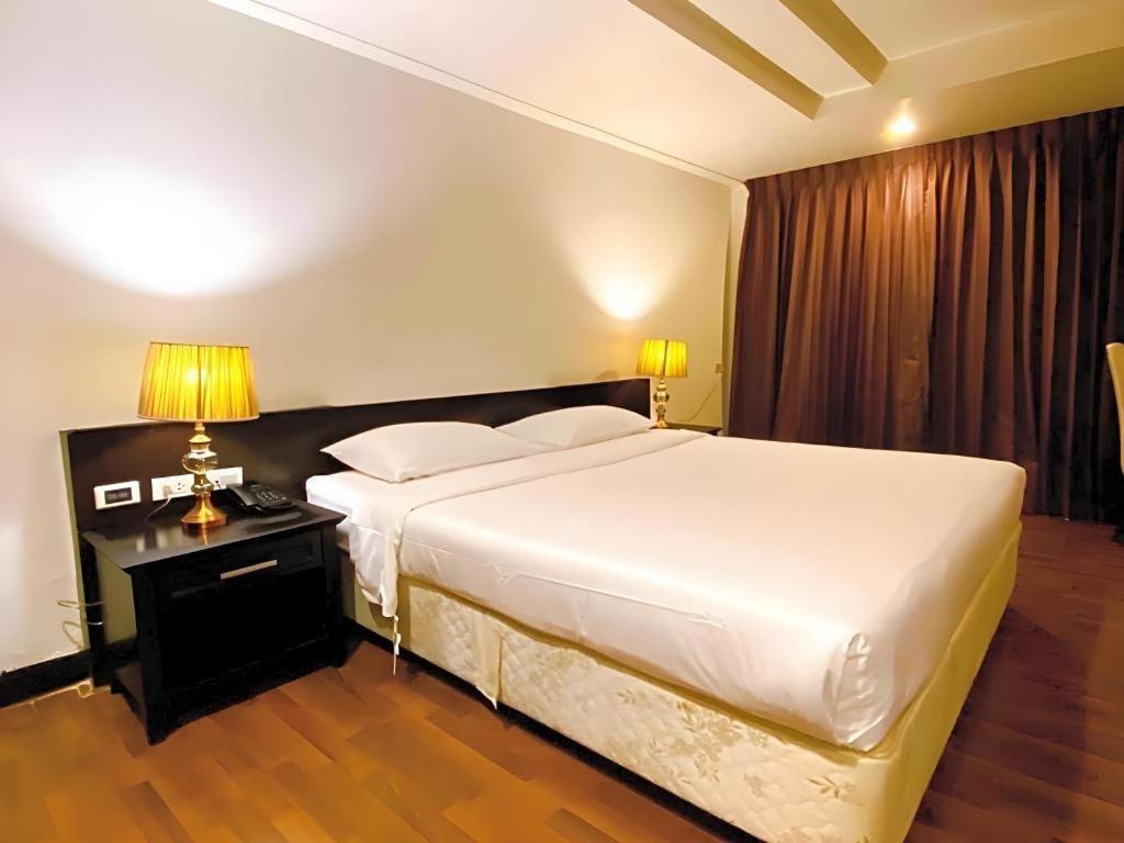 The Heritage Sathorn Suite Hotel Bangkok Exteriör bild